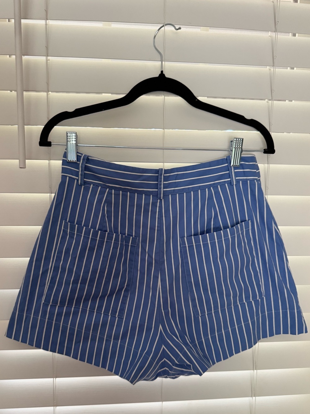 EUC Reformation On Trend Timeless Coastal Chic Blue & White Striped Willow Short - Picture 8 of 10